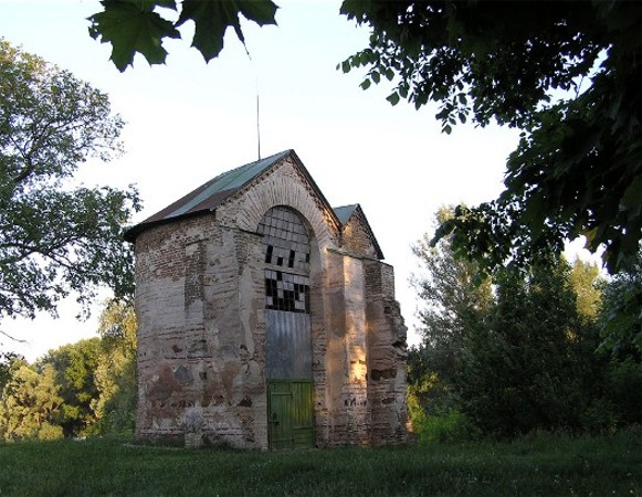 Image - The entrance to Saint Michaels Church (aka Yuriis Temple) in Oster (built in 1098).